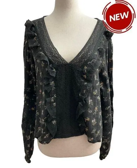 America Eagle Women Size Medium Black Distressed Floral Crop Top (6-745) - Image 2