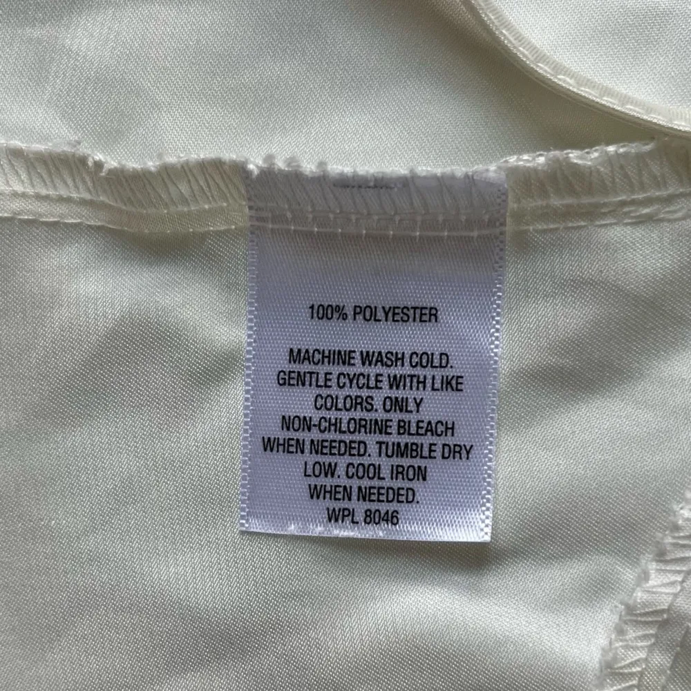 Morgan Taylor  Cream Satin Robe Size Small/Medium - Image 2