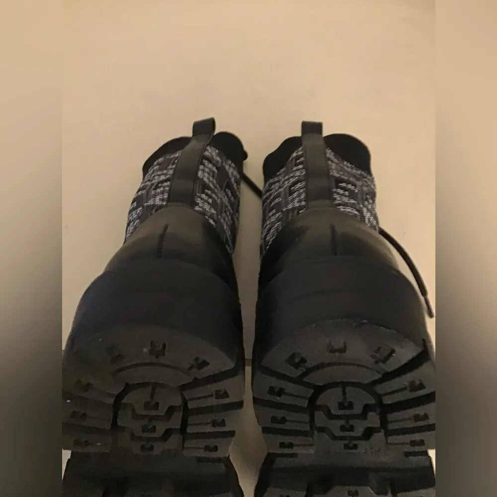 Guess women black faux leather knit combat boots Size 6.5 - Image 8