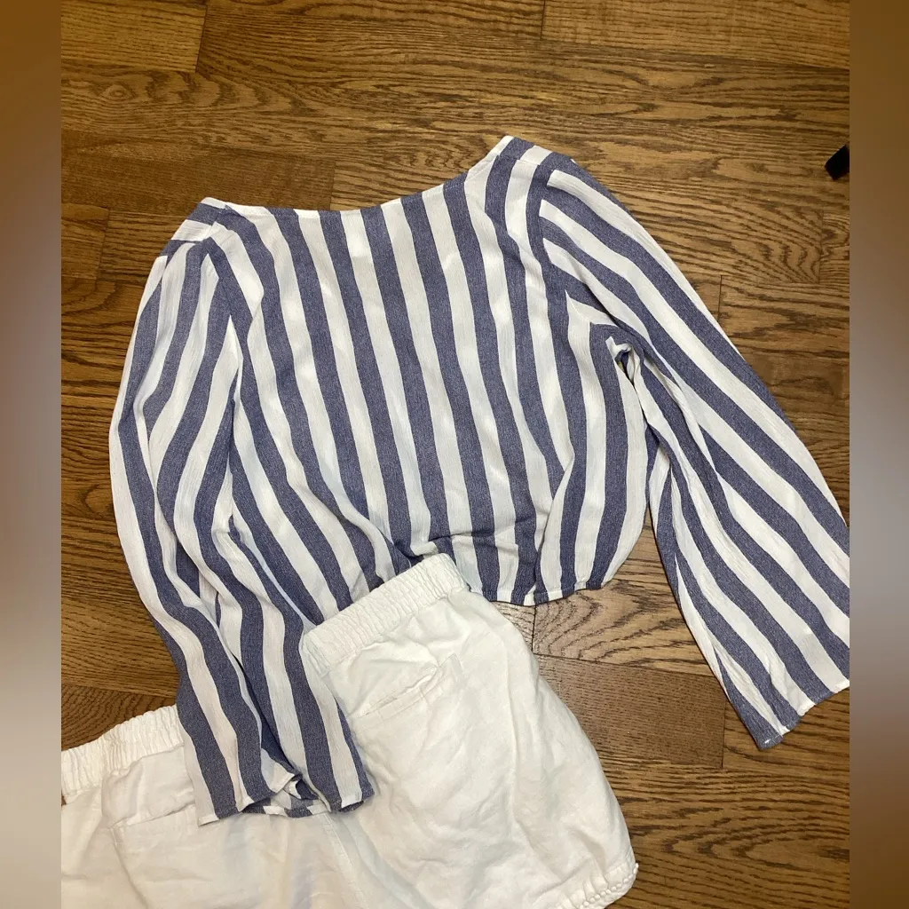 Sadie & Sage faux wrap blouse. Blue and white striped. Size Small - Image 3