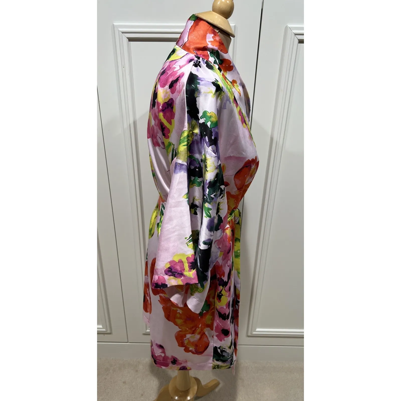 Natori Private Luxuries Belted Robe Satin Watercolor Floral Kimono Quiet Luxury - Image 3