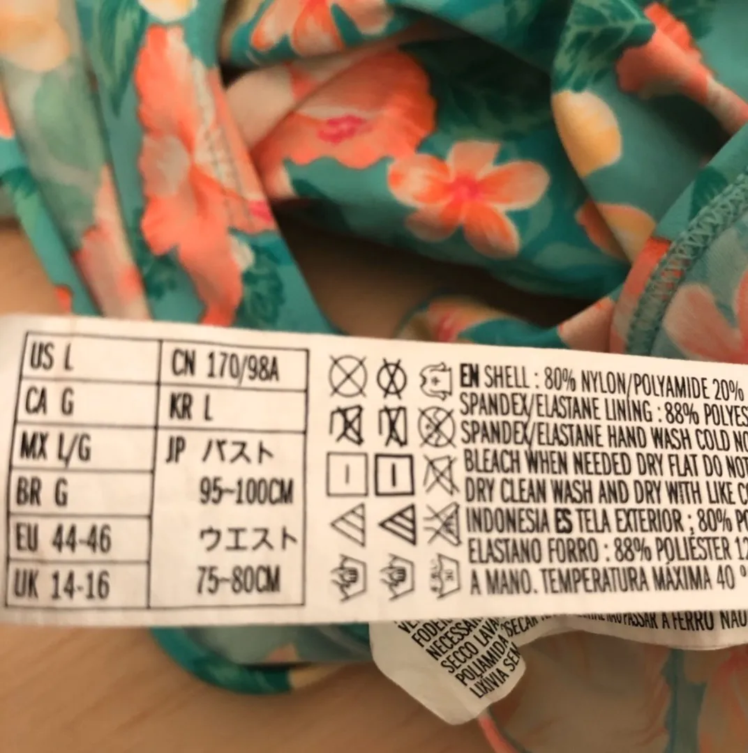 Halter floral Swim Top - Image 6