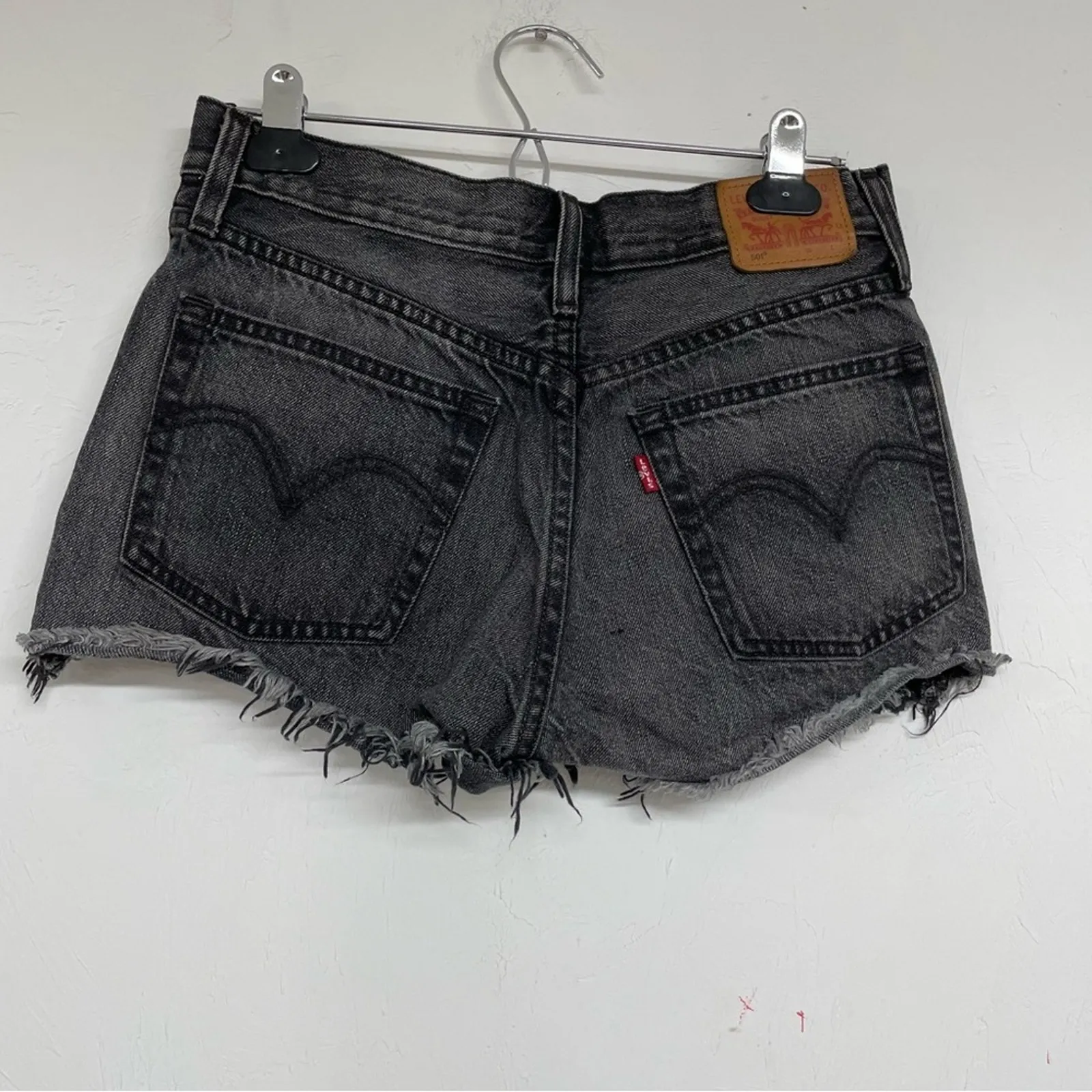 Levi’s 501 Grey Denim Distressed Cut Off Jean Shorts Womens 26 High Rise Casual - Image 2