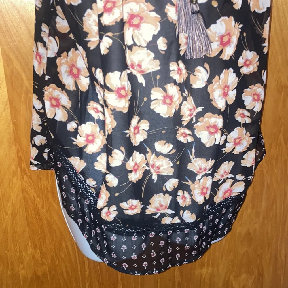 Peach & Black Floral Knox Rose Top Size Medium - Image 5