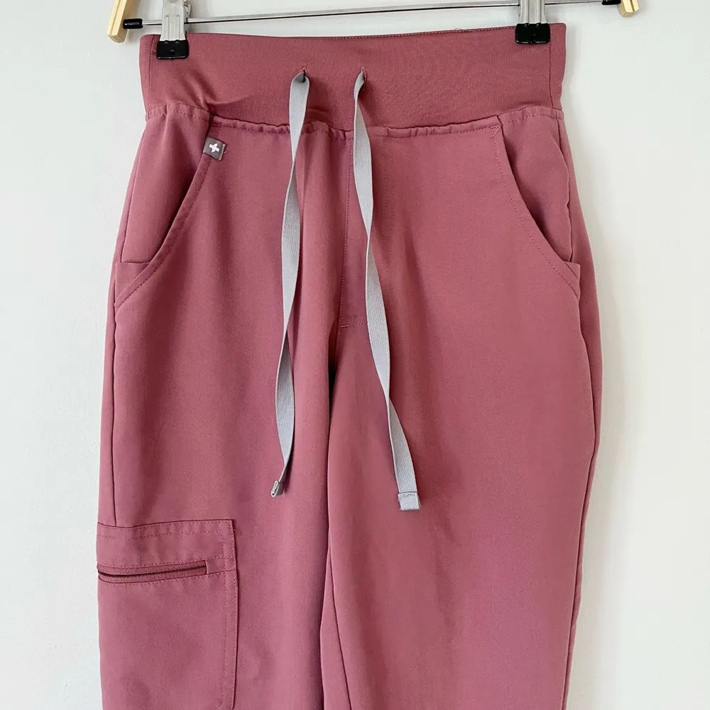 Figs High Waisted Zamora Jogger Scrub Pants- Mauve XXS - Image 5