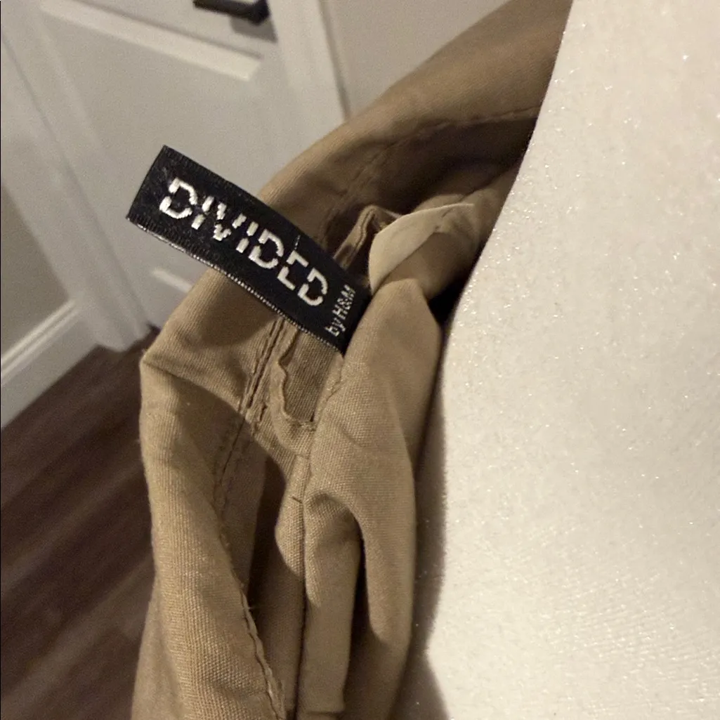 H&M Women's Classic Beige Trench Coat - Image 3