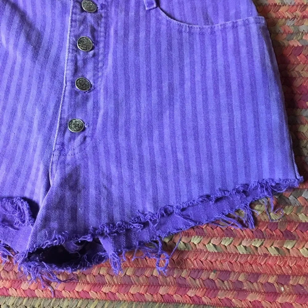 VINTAGE PURPLE STRIPE DENIM HIGH RISE CUT OFF DENIM SHORTS BUTTON FLY Size 25 - Image 5