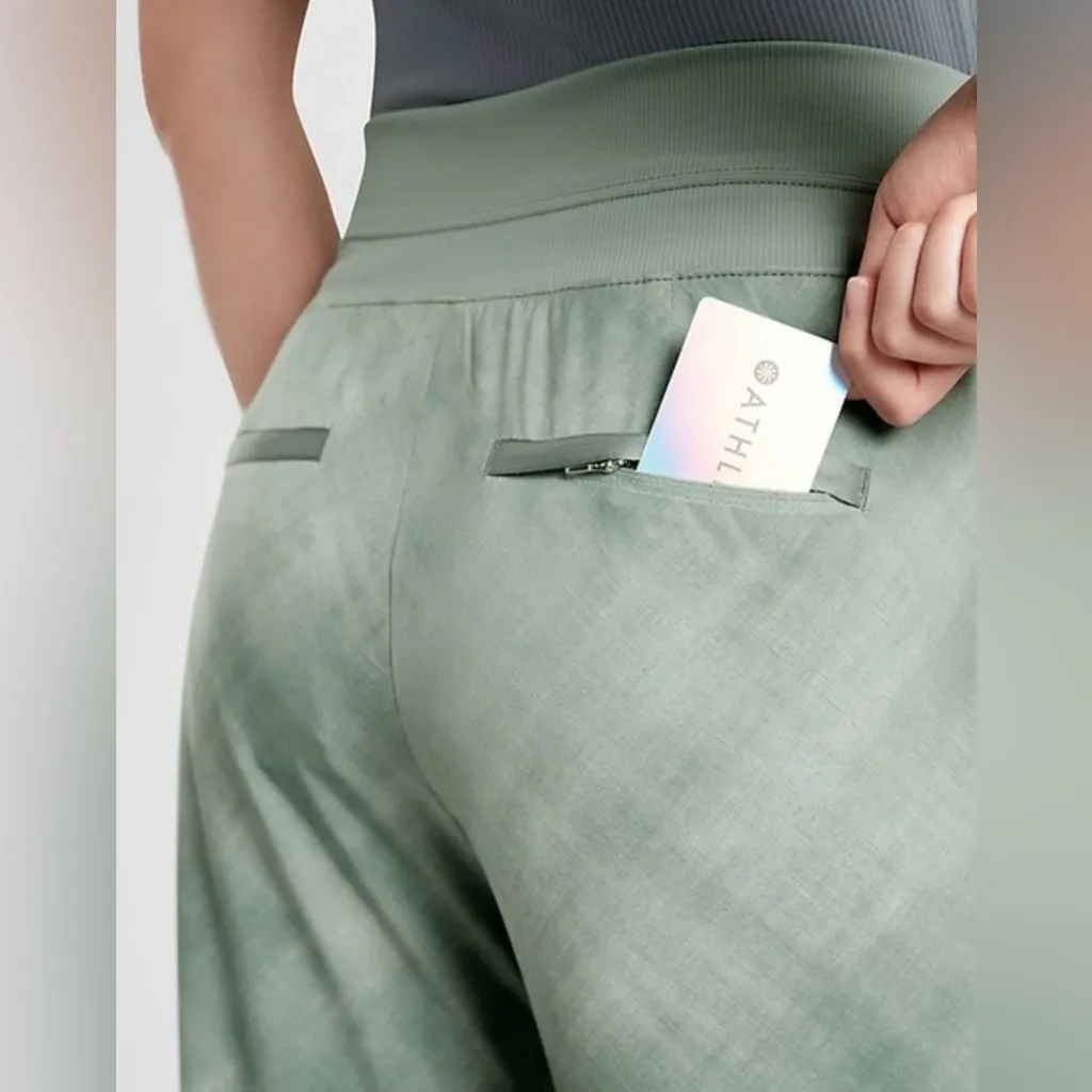 ATHLETA Nolita Slim Tapered
Printed Crop Pant 2P Denali Grey Green - Image 4