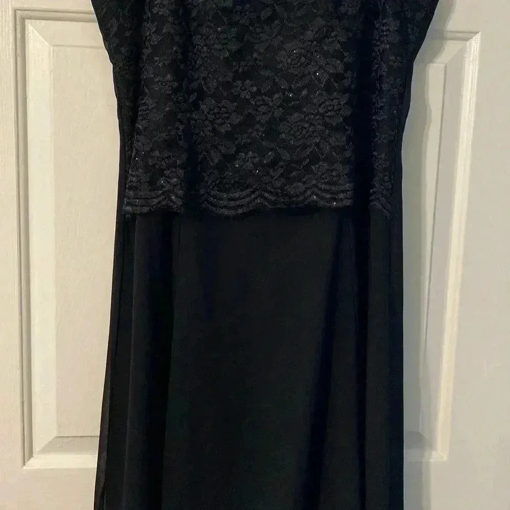 Black wedding dress with lace bodice and chiffon skirt and straps Size‎ XL - Image 8