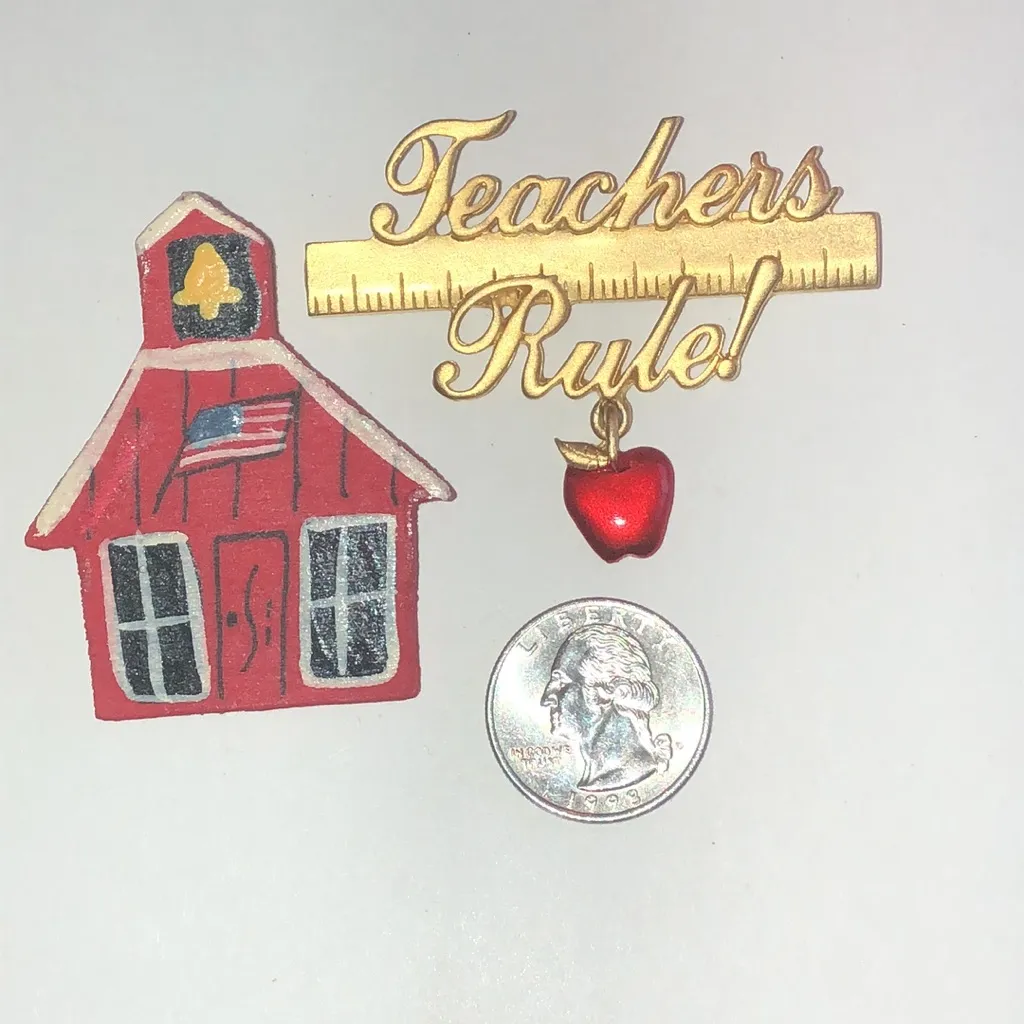 JJ Vintage Gold Tone Teachers Rule and Schoolhouse Brooch Red - Image 3