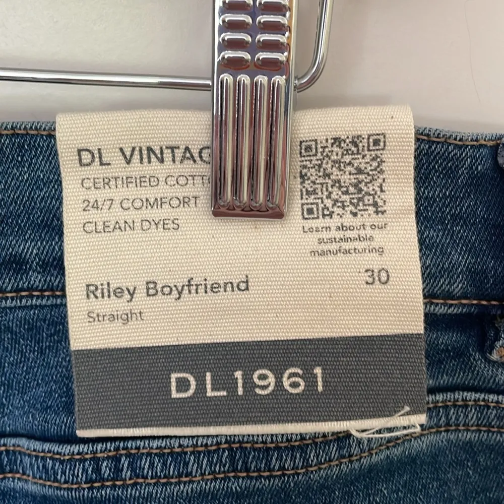DL1961 Riley Boyfriend Straight 30 NWT! - Image 4