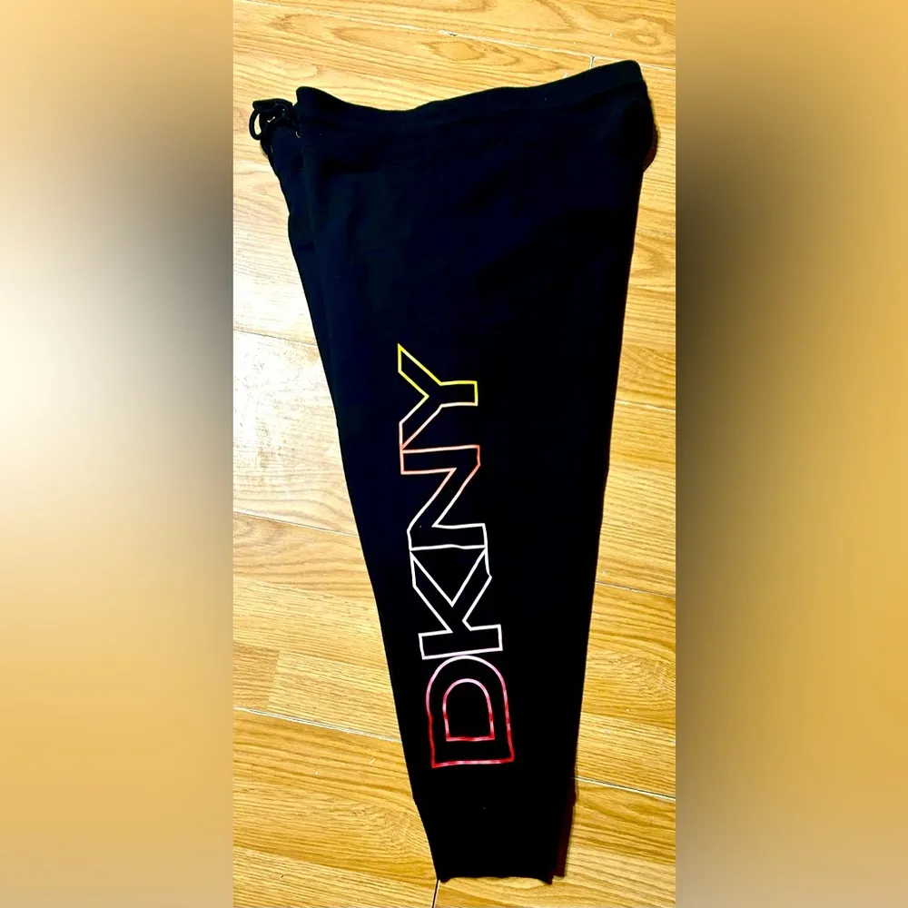 🏷️🏷️Nwot DKNY cropped jogger sweats women’s Lg - Image 2