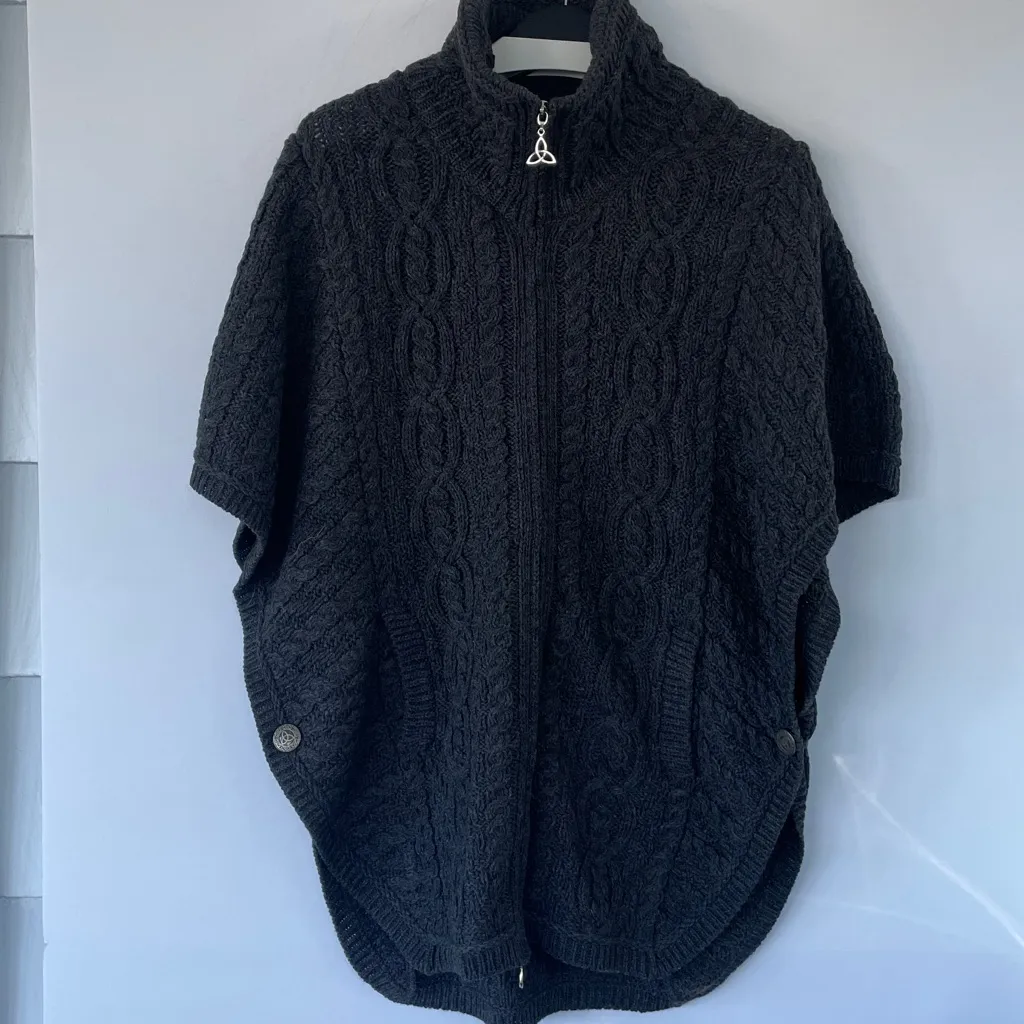 Aran Mor Batwing Jacket with Celtic Knot Zipper Pull Charcoal Poncho Medium Gray - Image 3