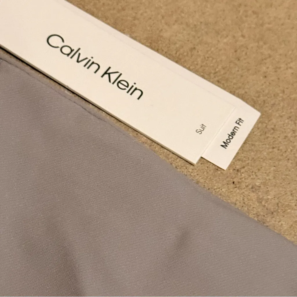 Calvin Klein Women's Light Gray Trousers - Image 4