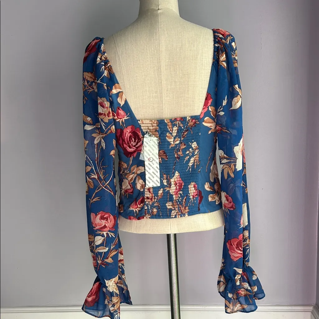Urban Outfitters Topanga Blue Floral V Neck Long Sleeve Crop Top Size Medium - Image 2