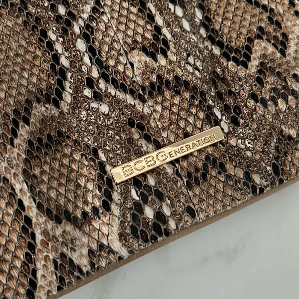 BCBGeneration  Clutch EUC   - Image 5