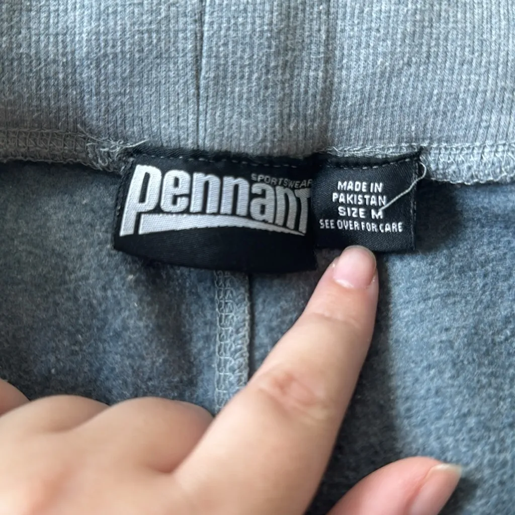 Pennant Berwick  Gray Sweatpants Size M - Image 7