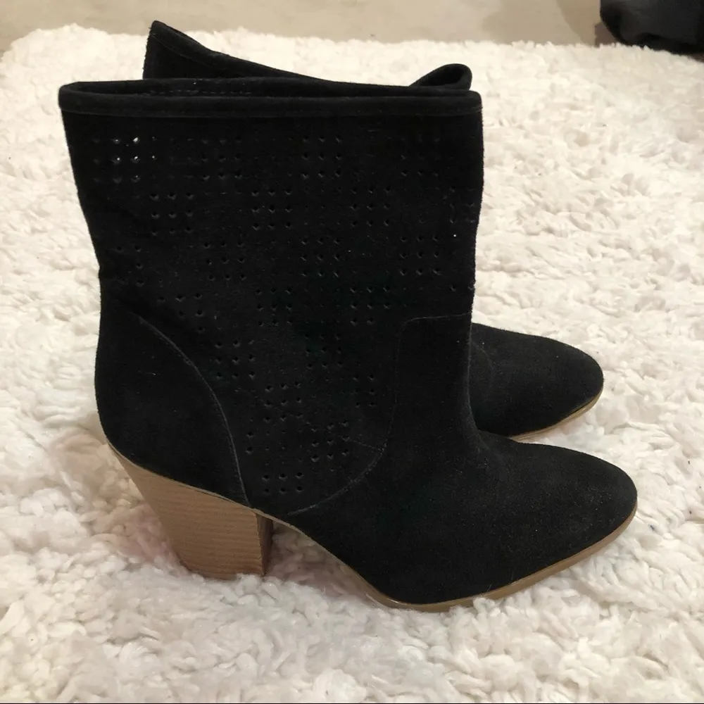 Enzo Angiolini Gettup Laser Cut Black Leather Suede Ankle Heel Boots 7 - Image 3