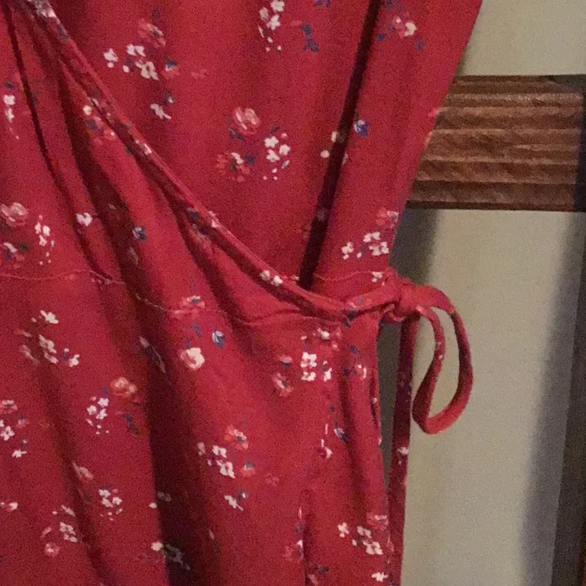 Hollister Red ditsy floral wrap dress - Image 3