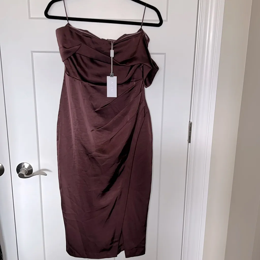 NWT Astr The Label Gwyneria One-Shoulder Off-Shoulder Dress - Eggplant - Image 2