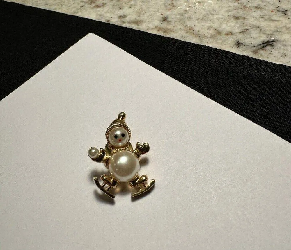 Avon Christmas Faux Pearl Snowman Snow Ball Ice Skating Gold Tone Lapel Tack Pin - Image 5