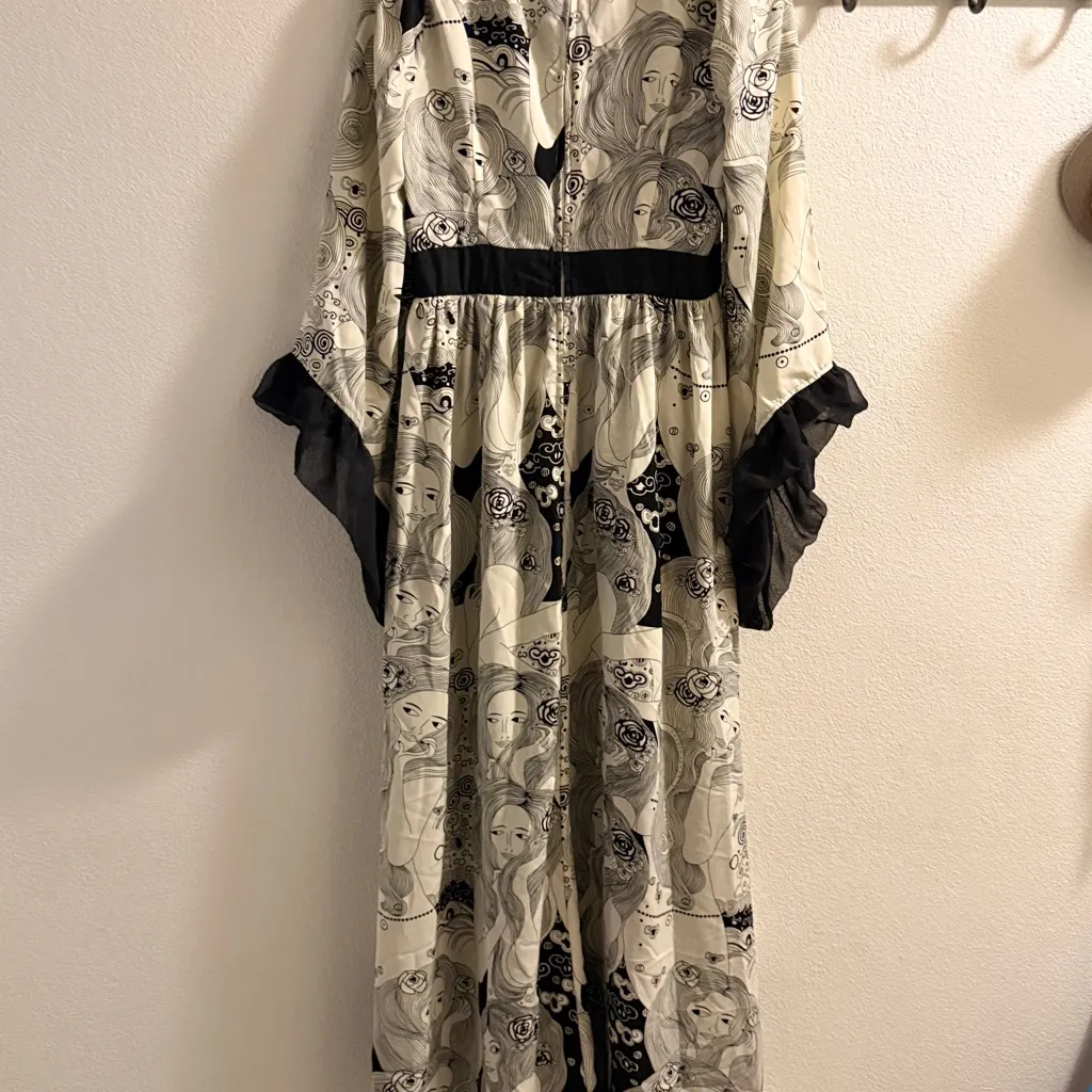 Unique Vintage Psychedelic Goddess Black and Cream Long Sleeve maxi Dress Size M - Image 4