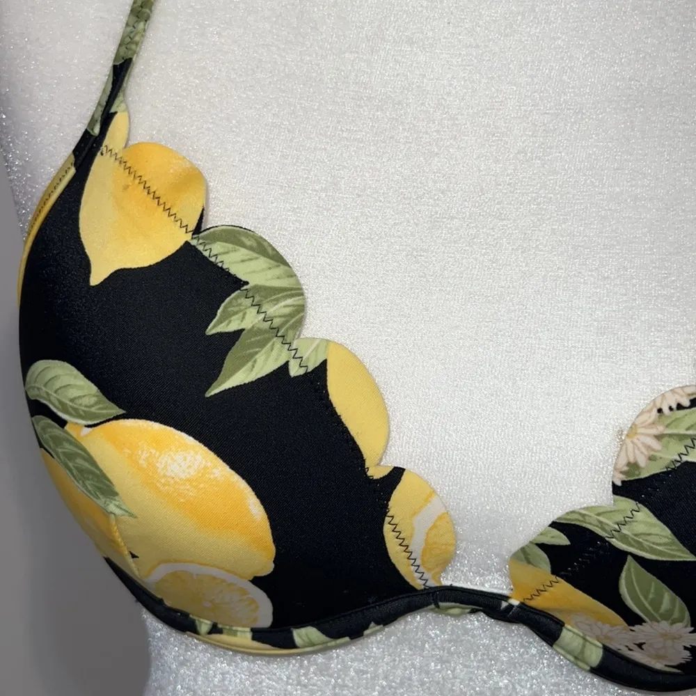 Shade & shore lemon bikini top. Size 34B - Image 2