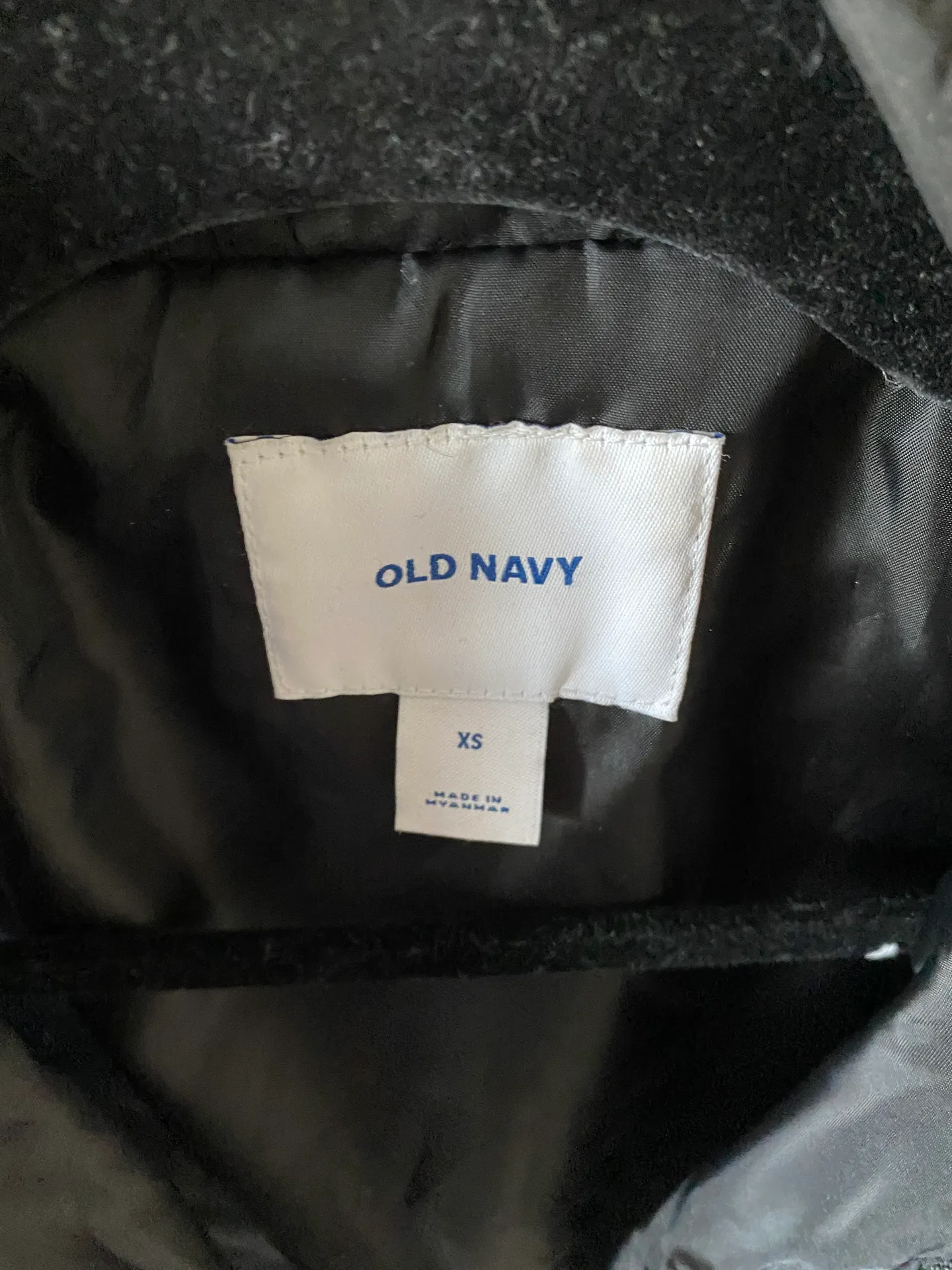 Old Navy Black Quilted Vest - Image 3