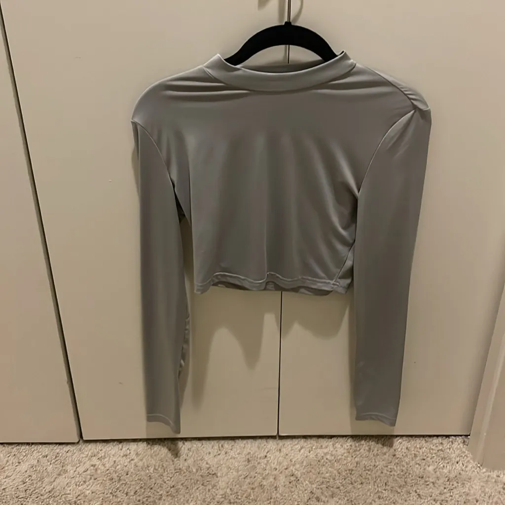 Grey mock neck long sleeve crop top size small #52 - Image 2