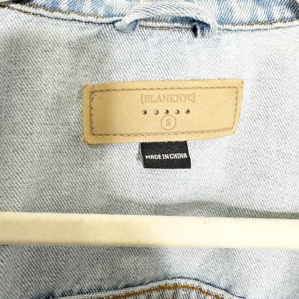 BLANKNYC Womens Jacket Long Sleeves Button Front Distressed Denim Light Wash S - Image 5