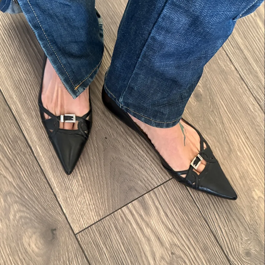 Black Leather pointed Italian Women's Shoes Size 7.5 - Image 11