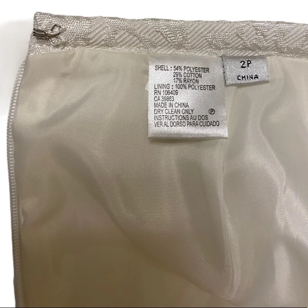 Tahari  2-piece skirt and jacket set - Image 10