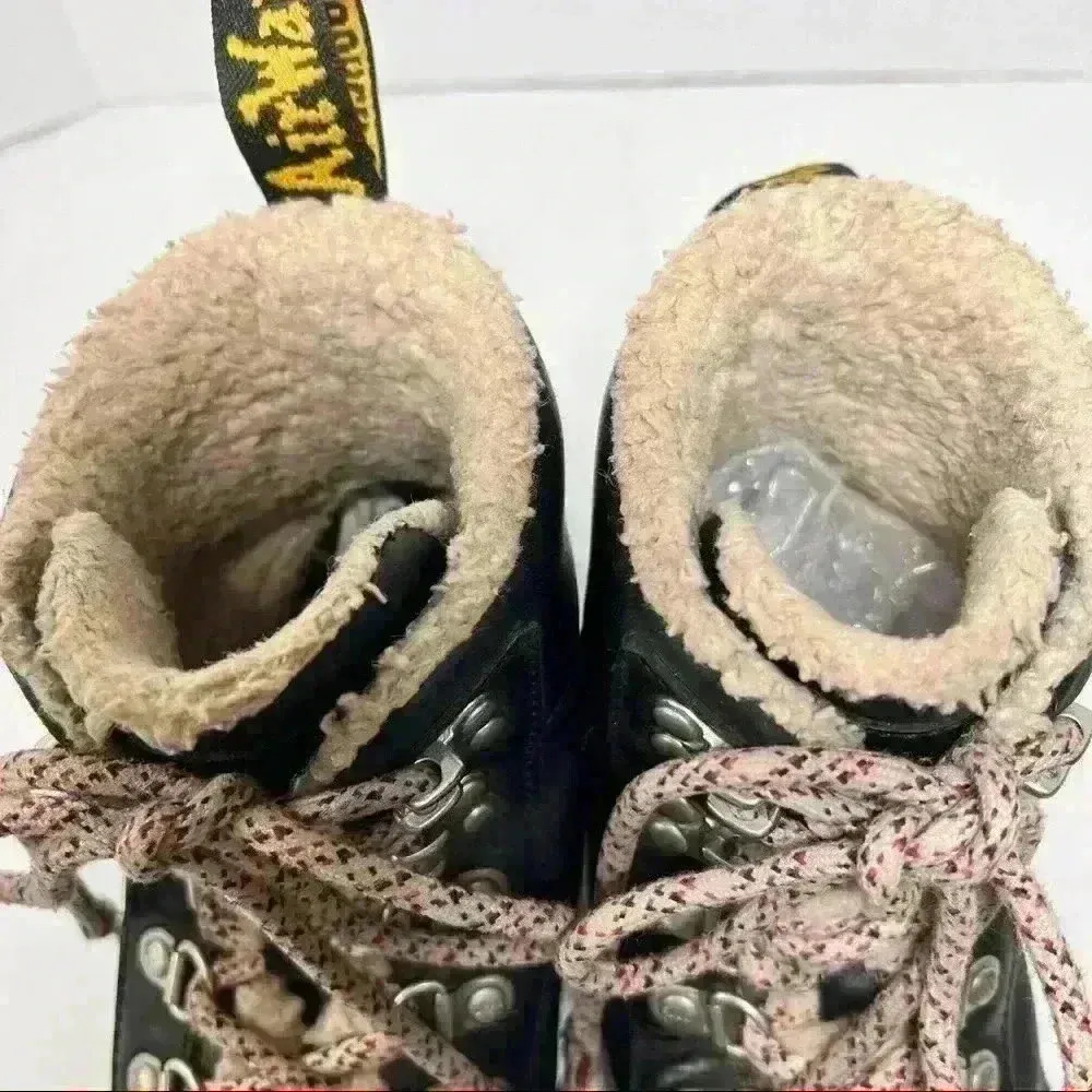 DR.MARTENS Air Wair Womens Combs Wyoming Sherpa Fur Lined Lace Up Boots Sz 6L - Image 6