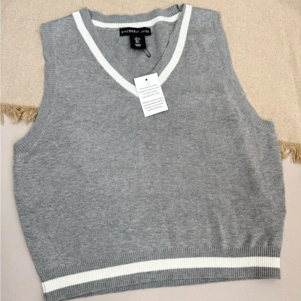 Sincerely Jules Cropped Grey Sweater Vest White Trim V Neck Knit Top Size L Gray Size L - Image 2