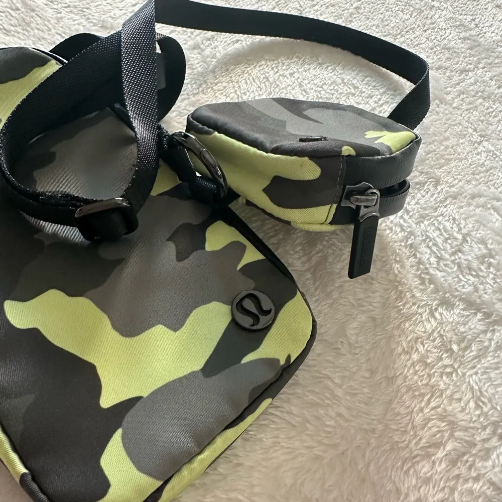 Lululemon  Modular Phone Crossbody bag - Image 6