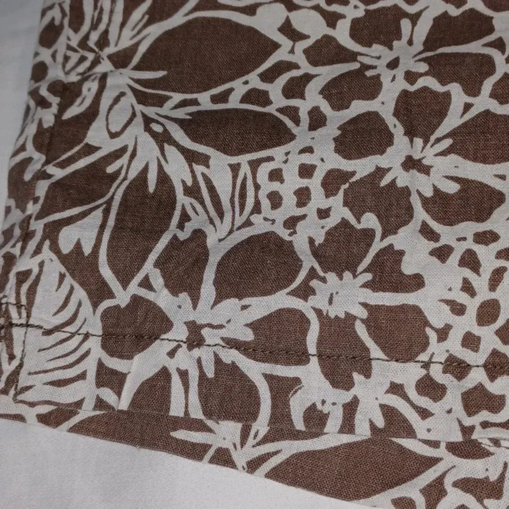 New York & company Brown floral shorts White Size 2 - Image 2