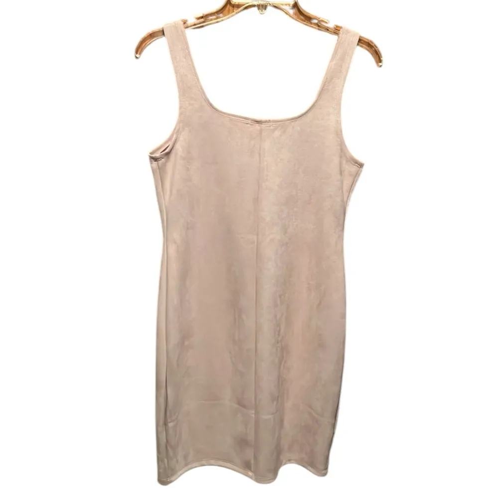 Elegant Pink Sleeveless Dress - Image 6