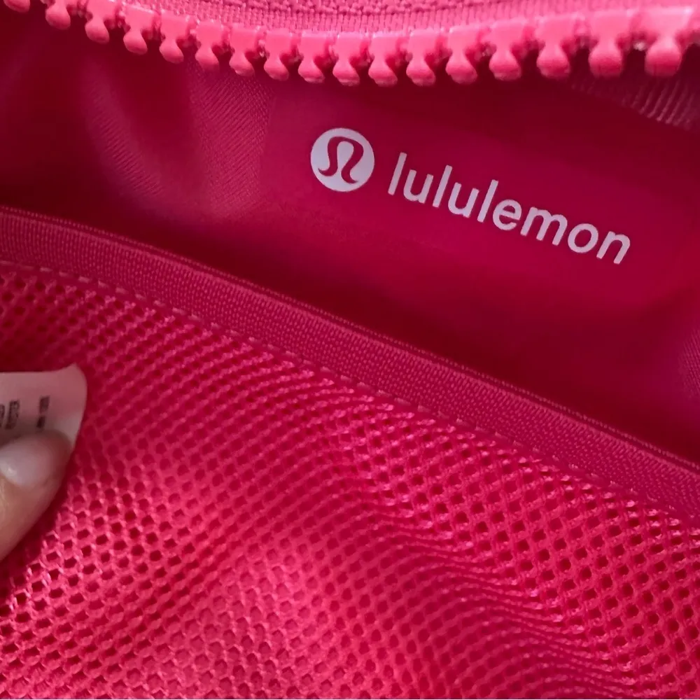 Lululemon Everywhere Belt Bag 1L Lipgloss Pink Barbie Crossbody Travel Concert - Image 7