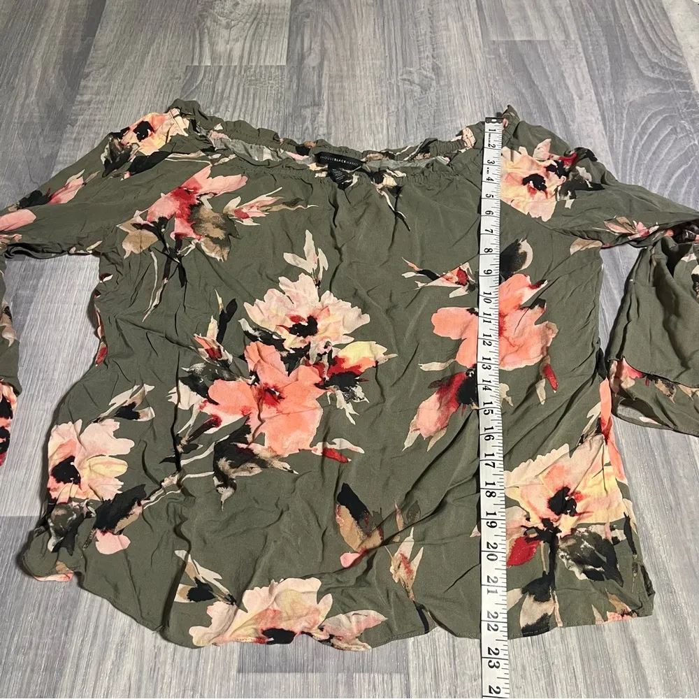 White House Black Market Green Pink Peach Floral Bell Sleeve Blouse Top - Image 6