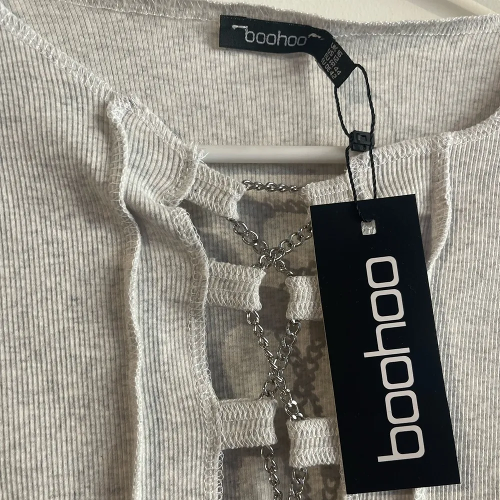 Boohoo 🆕  Chain Lace Up Crop Top - Image 5