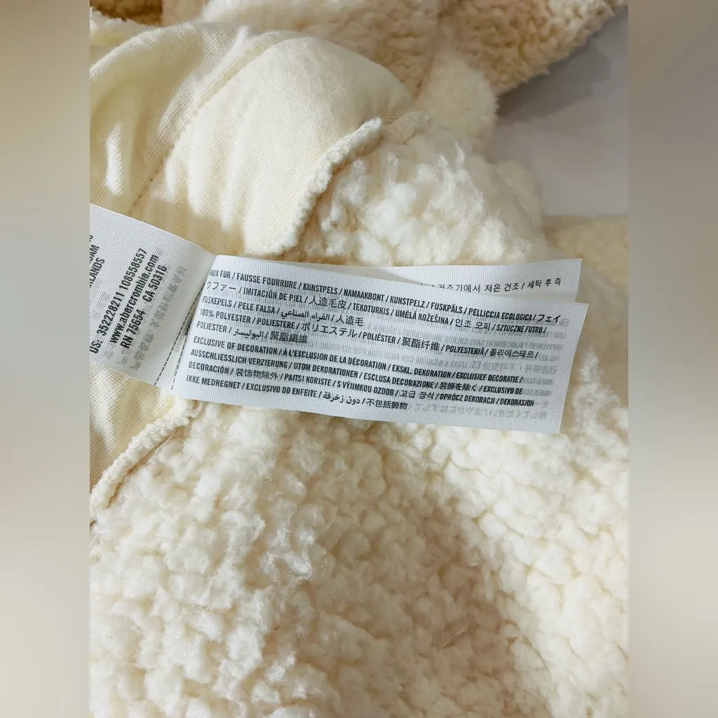 Hollister pullover SOFT🌥️and warm 🔥 - Image 9