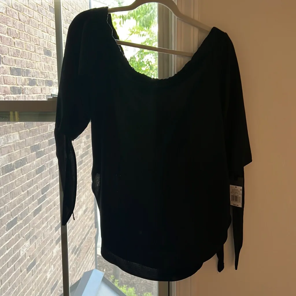 NWT Mossimo size medium off the shoulder dress shirt. Black - Image 2