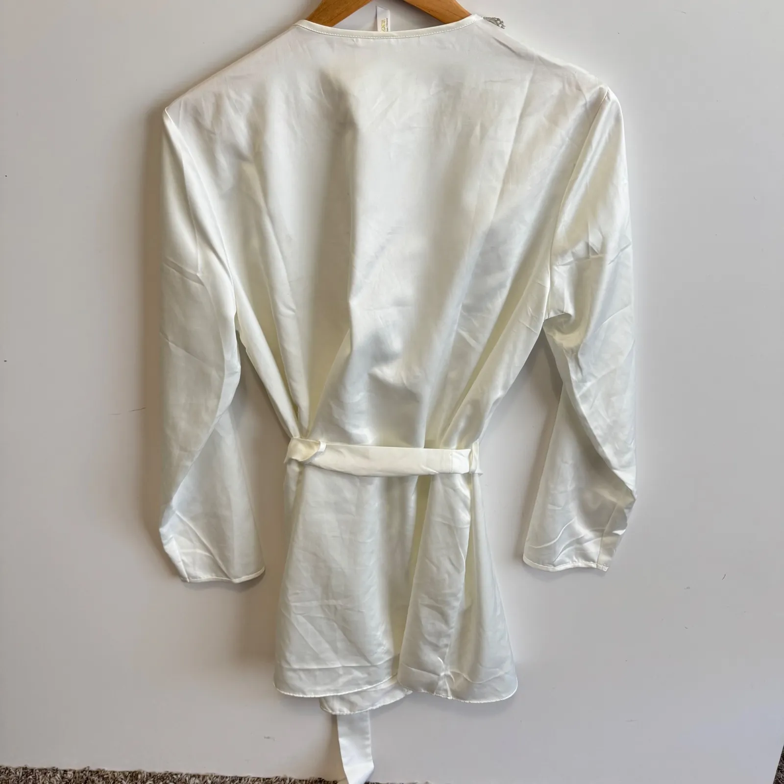 Flora Nikrooz Robe S/M White Silver‎ Lace Trim Belted Polyester - Image 5