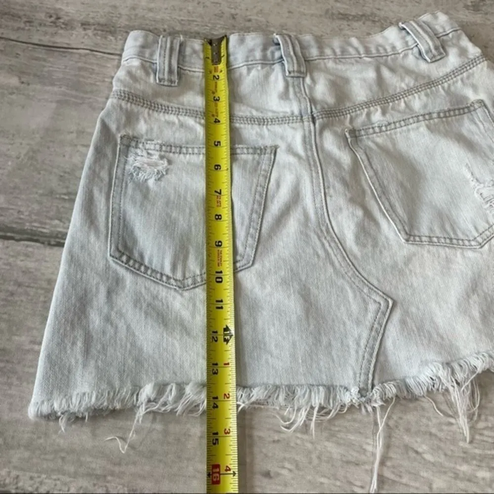 We The Free People Denim Skirt Sz 25 Distressed Hem Light Wash Western Cut Mini - Image 4