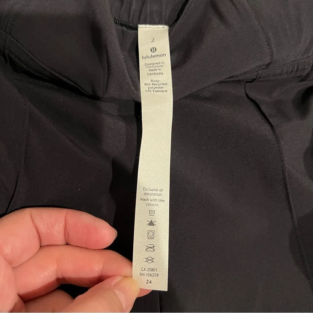 Lululemon  Noir wide leg pants, black, size 2 - Image 3