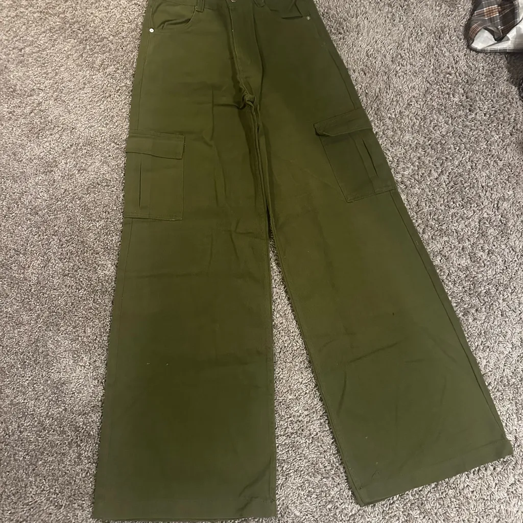 Timing Olive Green Cargo Trousers - Image 2