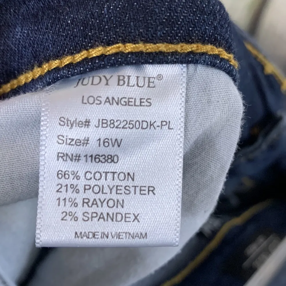 🚫SOLD🚫Judy Blue Skinny Fit Capri Raw Hem Stretchy Jeans Size 16W - Image 4