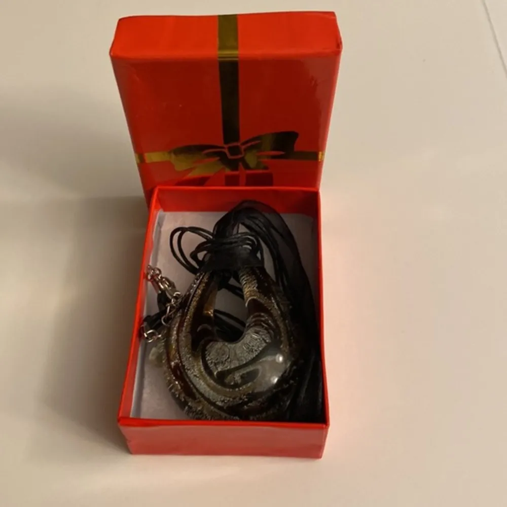 Teardrop‎ Art Glass Pendant Necklace, vintage, NWOT Black - Image 7