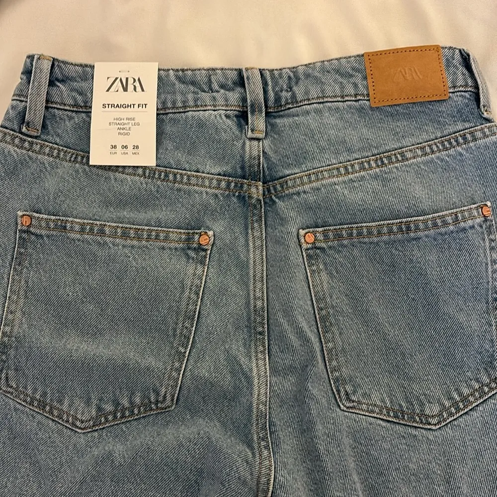 ZARA NWT Straight Fit High Rise  Jeans - Image 4