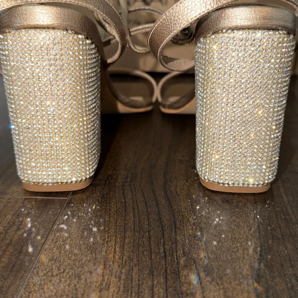 NEW Kaanas Canary Block Heel - Image 3